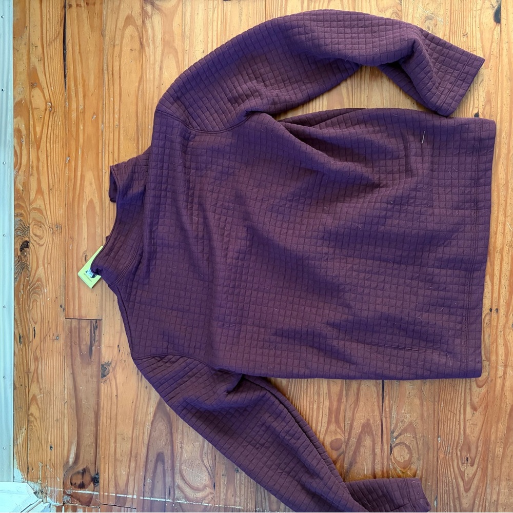 all in motion Quilted Hooded Pullover in Plum - Picture 3 of 3